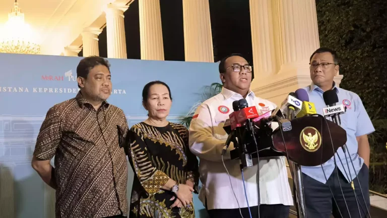 68b5cd115dd4a-presiden-kspsi-andi-gani-nena-wea-tengah-di-kompleks-istana-kepresidenan_1265_711