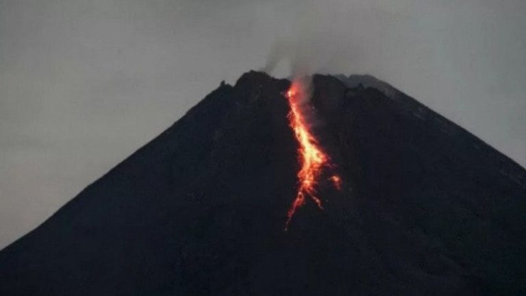 Lava Pijar Meluncur 2 Km