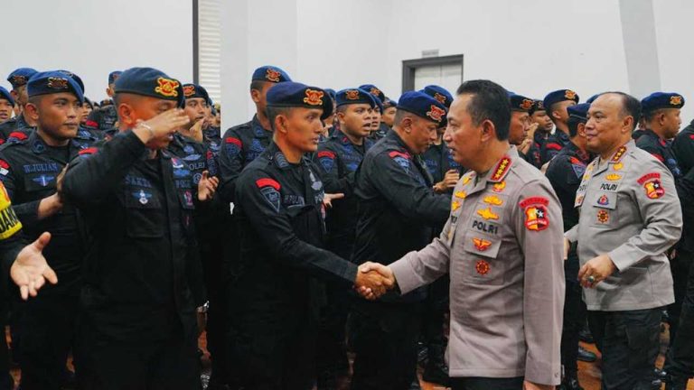 Listyo Sigit Beri Dukungan Moril untuk Brimob di Tengah Kerusuhan