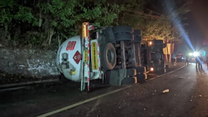 Truk Elpiji Terguling di Jalan Wonosari, Sopir Tewas