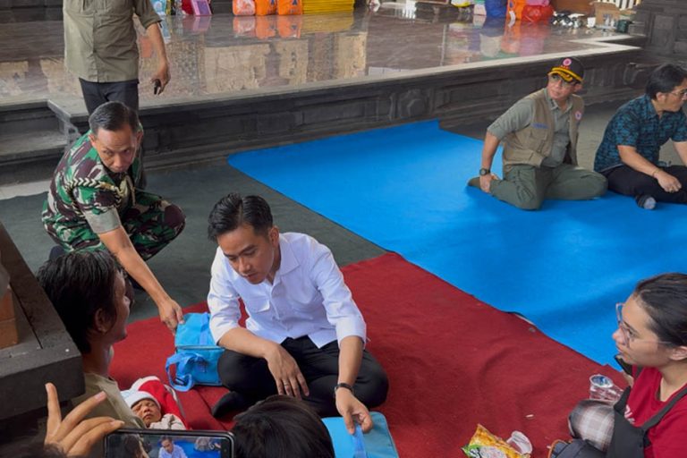 Wapres Serahkan Bantuan dan Dengar Keluhan Korban Banjir Bali