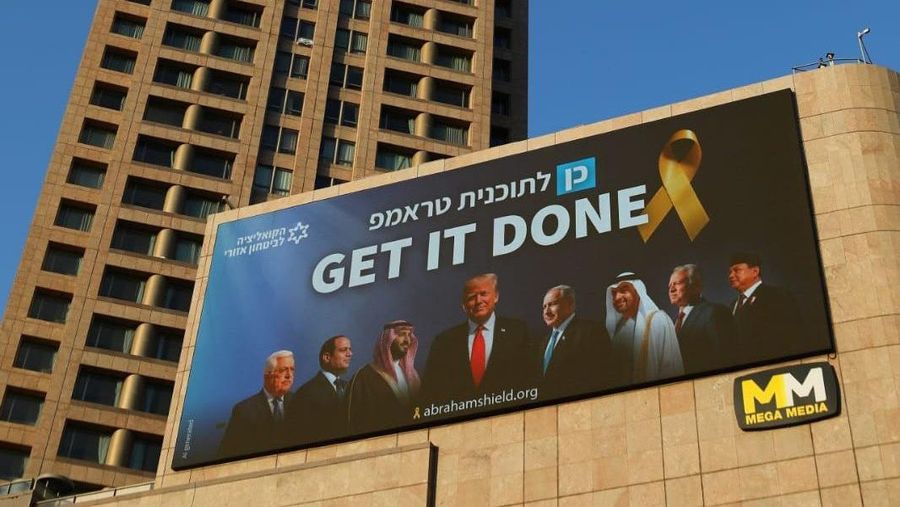 billboard-yang-menampilkan-presiden-indonesia-prabowo-subianto-bersama-para-pemimpin-as-israel-dan-arab-dipajang-di-tel-aviv