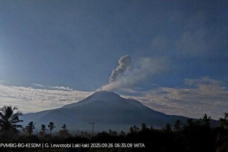 erupsi_gunung_lewotobi_laki_laki