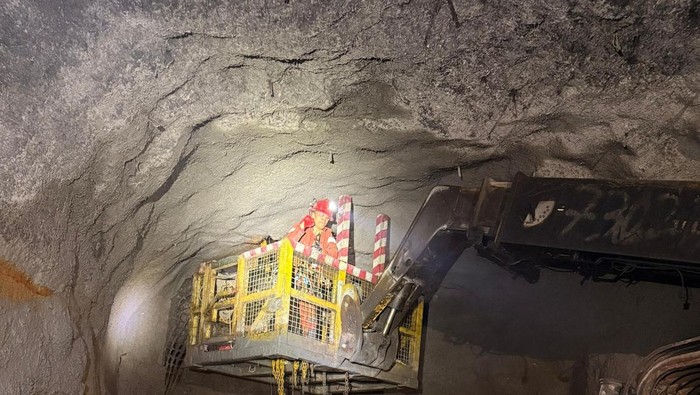 freeport-kerahkan-alat-berat-drone-selamatkan-7-pekerja-di-gbc