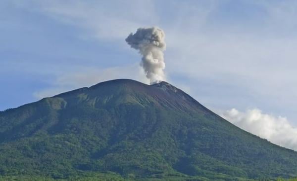 gunung-ile-lewotolok-saat-erupsi