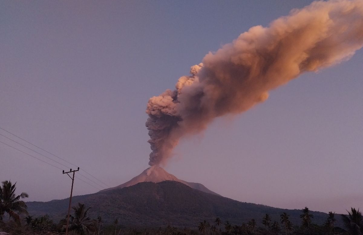 gunung_lewotobi_laki_laki_erupsi