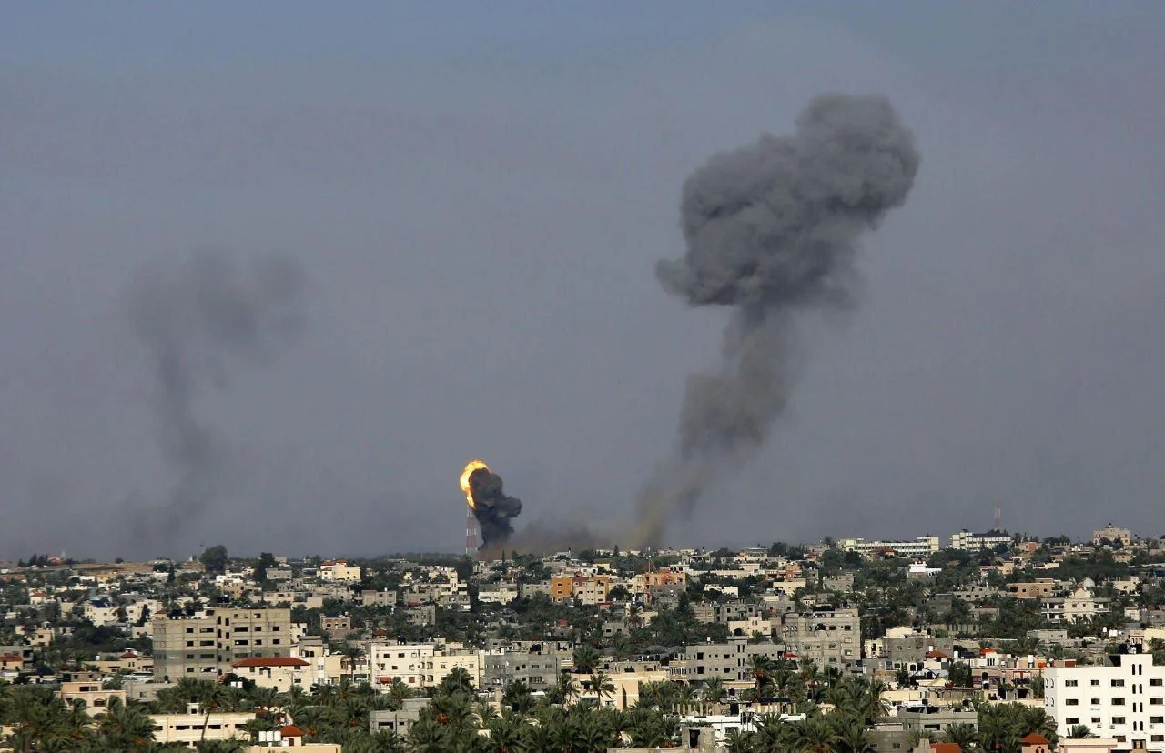 israeli-air-force-strikes-hamas-targets-in-gaza-v0-fay70rpllwxb1