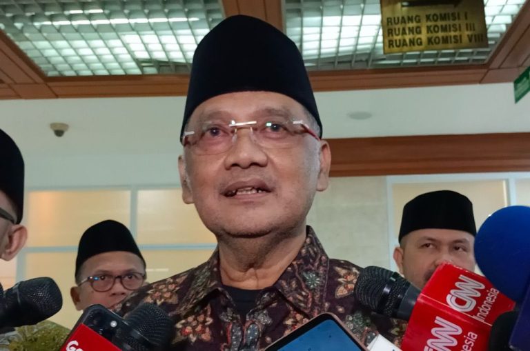 menteri_haji_dan_umrah_mochamad_irfan_yusuf_atau
