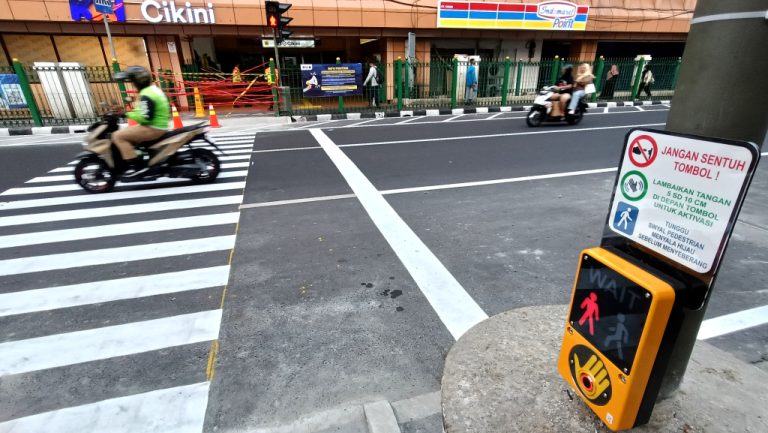 pemprov-dki-buka-akses-pejalan-kaki-di-stasiun-cikini5