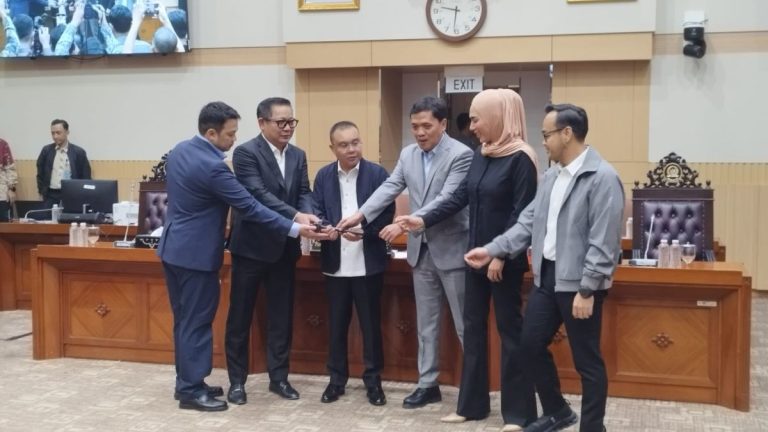russi_masse_mappassesu_resmi_jadi_wakil_ketua_komisi_iii_dpr-JpQD_large