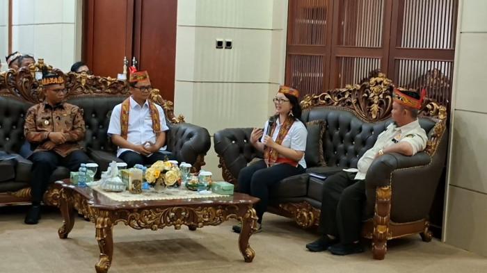 wamen-Stella-ke-katingan