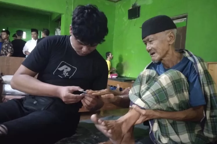 22 Remaja Ricuh di Blitar Jalani Hukuman Bersih-bersih di Panti Lansia