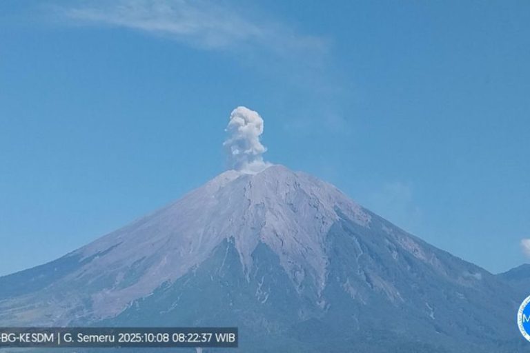 Gunung Semeru Kembali Erupsi