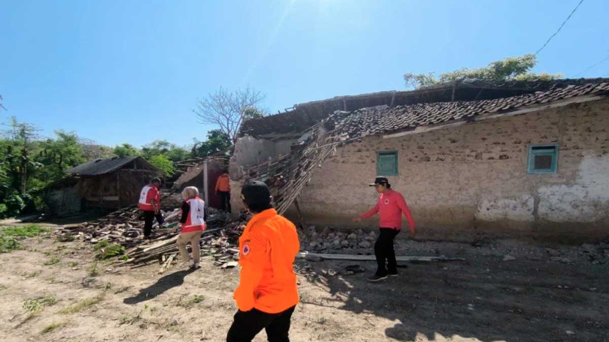 dokumen-petugas-bpbd-kabupaten-sumenep-meninjau