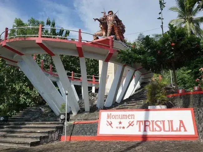monumen-trisula_43