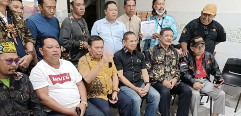 puluhan-ormas-kaltim-tegaskan-penolakan-intimidasi-wartawan-dan-dorong-transparansi-pemerintah-691ed3e5412c4