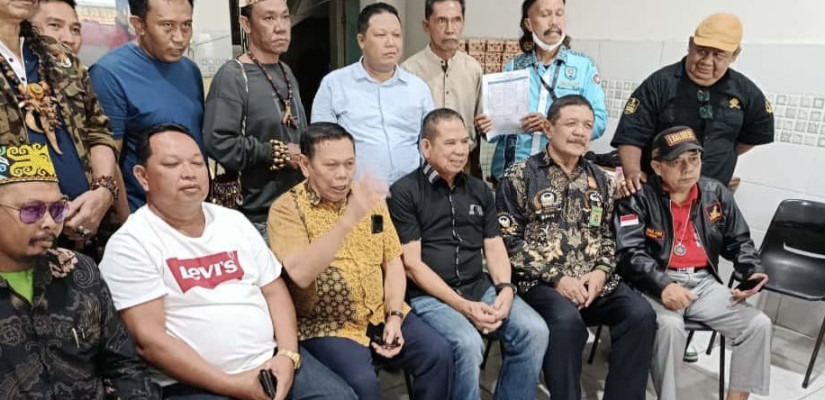 puluhan-ormas-kaltim-tegaskan-penolakan-intimidasi-wartawan-dan-dorong-transparansi-pemerintah-691ed3e5412c4